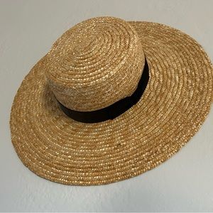 Lack of color straw hat